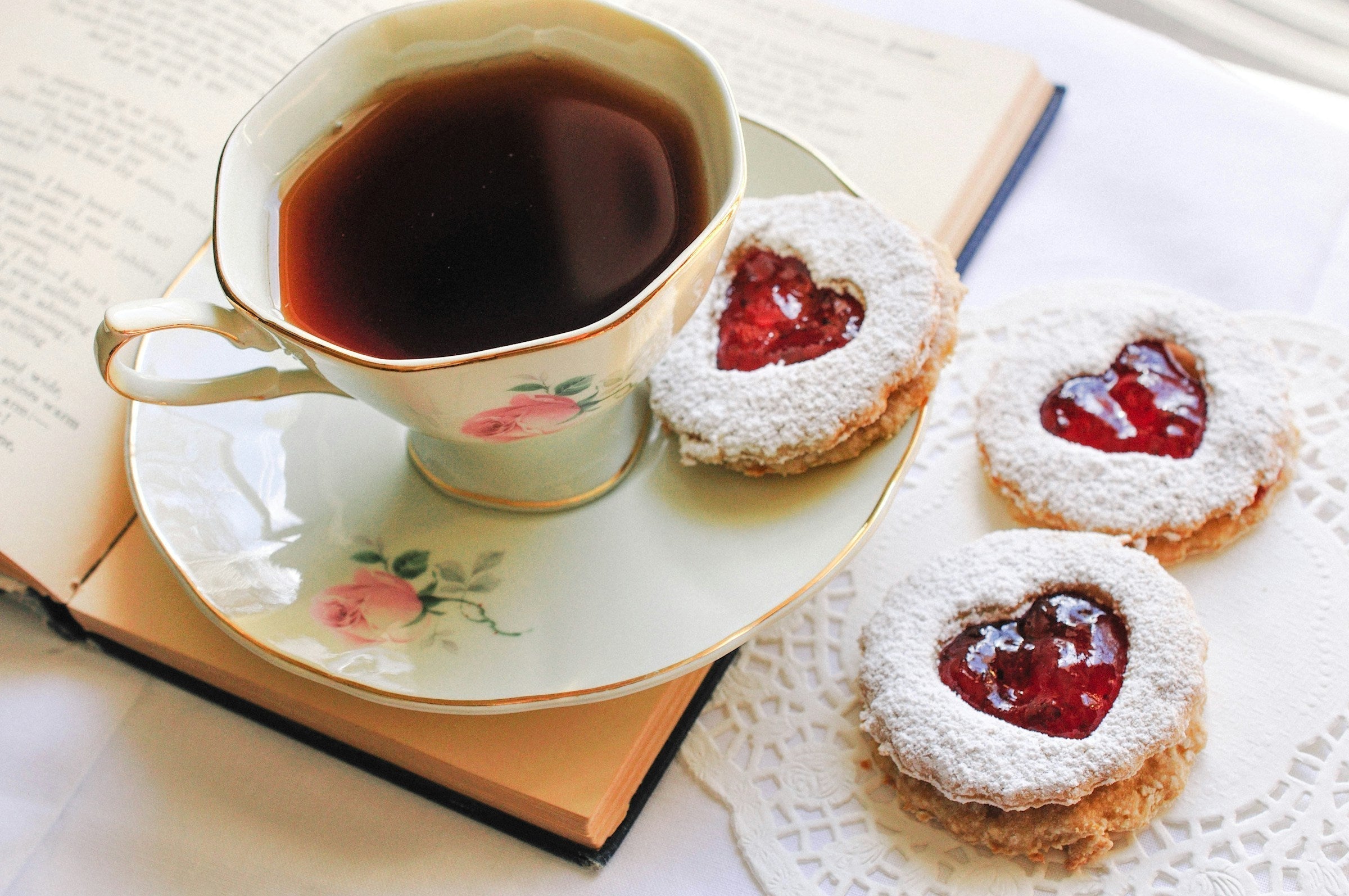 Bibliotherapy: Managing Adolescence through Reading Agnès Maelström Porcelain Novel